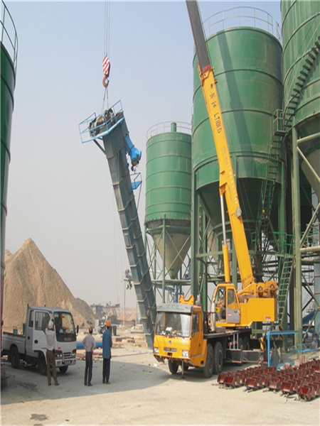 現(xiàn)場(chǎng)測(cè)量場(chǎng)地提升機(jī)定制安裝，宏源機(jī)械全程設(shè)